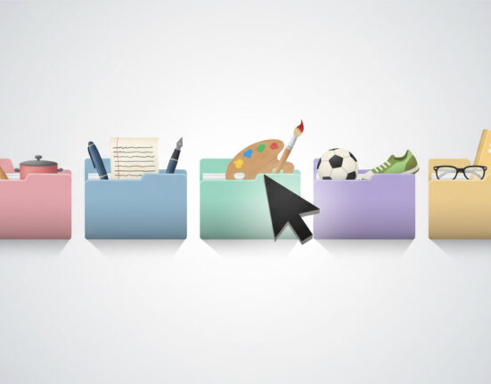 Kolorowe foldery z symbolami różnych umiejętności